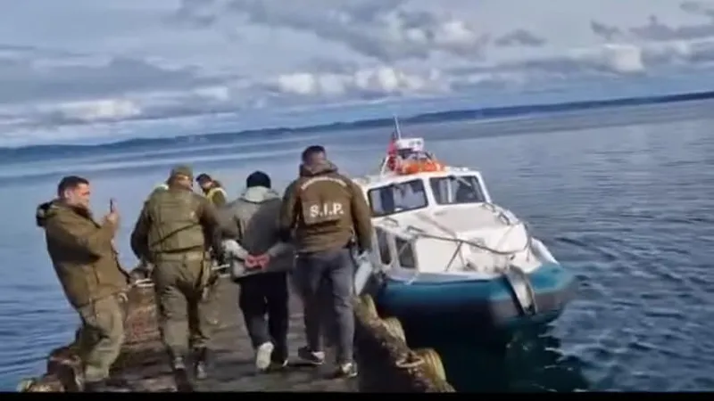 CARABINEROS DETIENEN A CONDUCTOR RESPONSABLE DE ATROPELLO CON RESULTADO DE MUERTE EN ISLA CAGUACH, QUINCHAO Imagen noticias Wapi Chilwe