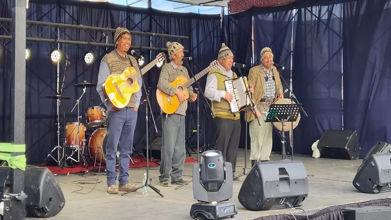 COCHEREME Y SUS AMIGOS FUERON PARTE DE FESTIVAL CHILOTE EN NATALES Imagen noticias Wapi Chilwe