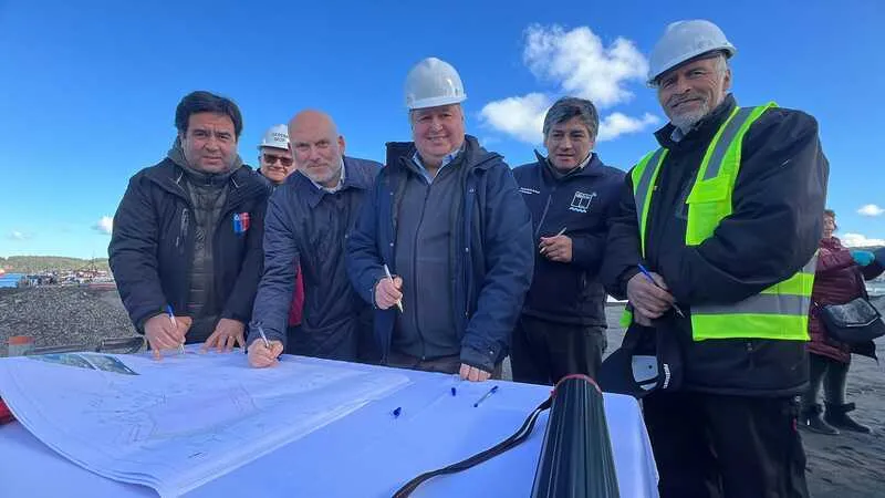 COLOCAN PRIMERA PIEDRA EN OBRA VARADERO DE QUELLÓN Imagen noticias Wapi Chilwe