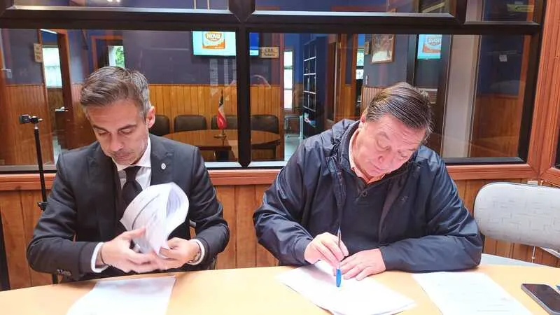 FIRMA DE CONVENIO DA INICIO A REPOSICIÓN DEL GIMNASIO FISCAL DE ANCUD Imagen noticias Wapi Chilwe