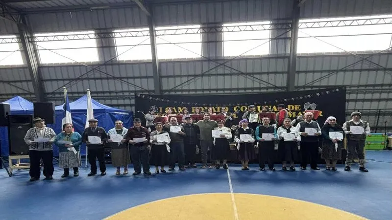 “CURACO DE VÉLEZ TUVO SU 1 er. CAMPEONATO COMUNAL DE CUECA CHILOTA DEL ADULTO MAYOR” Imagen noticias Wapi Chilwe