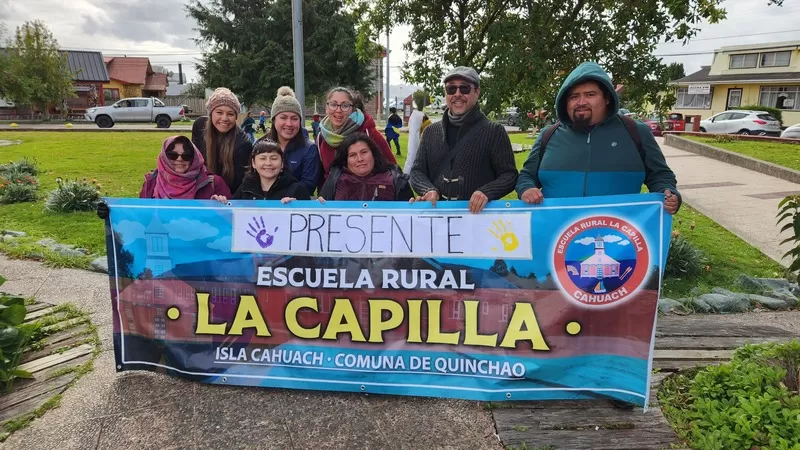 SIGUEN LAS MOVILIZACIONES DEL LOS TRABAJADORES (AS) DE LA EDUCACIÓN DE LA COMUNA DE QUINCHAO Imagen noticias Wapi Chilwe