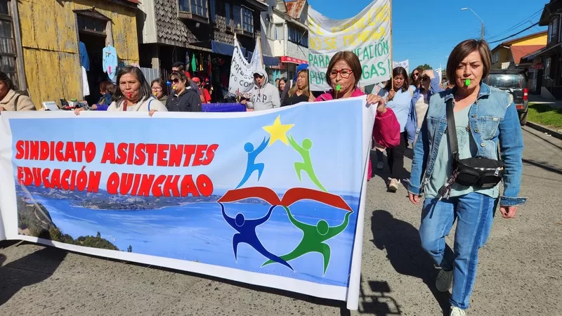 TRABAJADORES (AS) DE LA EDUCACIÓN DE QUINCHAO YA LLEVAN CUATRO DÍAS EN PARO DE FUNCIONES Imagen noticias Wapi Chilwe